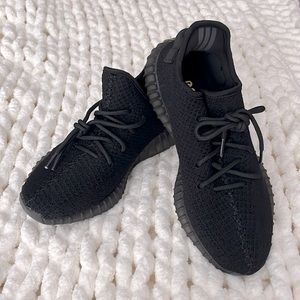 Women’s Black Fashion Sneaker